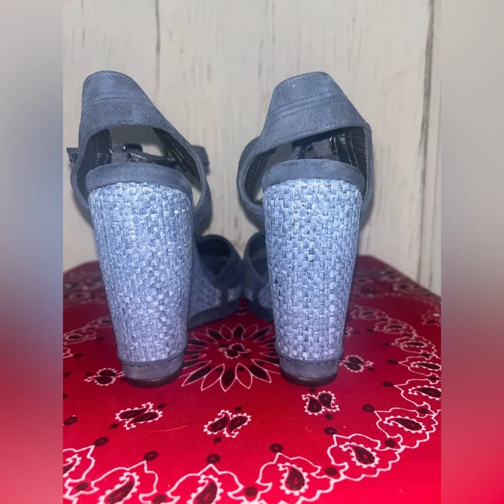 💙💙STUART WEITZMAN ELEVATE BLUE SUEDE WEDGE SANDALS💙